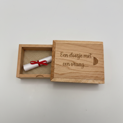 Houten doosje gesloten vierkant